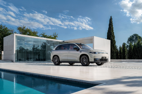 猛士M817亮相粤港澳车展，2026款零跑C10打破高端配置溢价规则，国内首款15万级超级电混皮卡上市