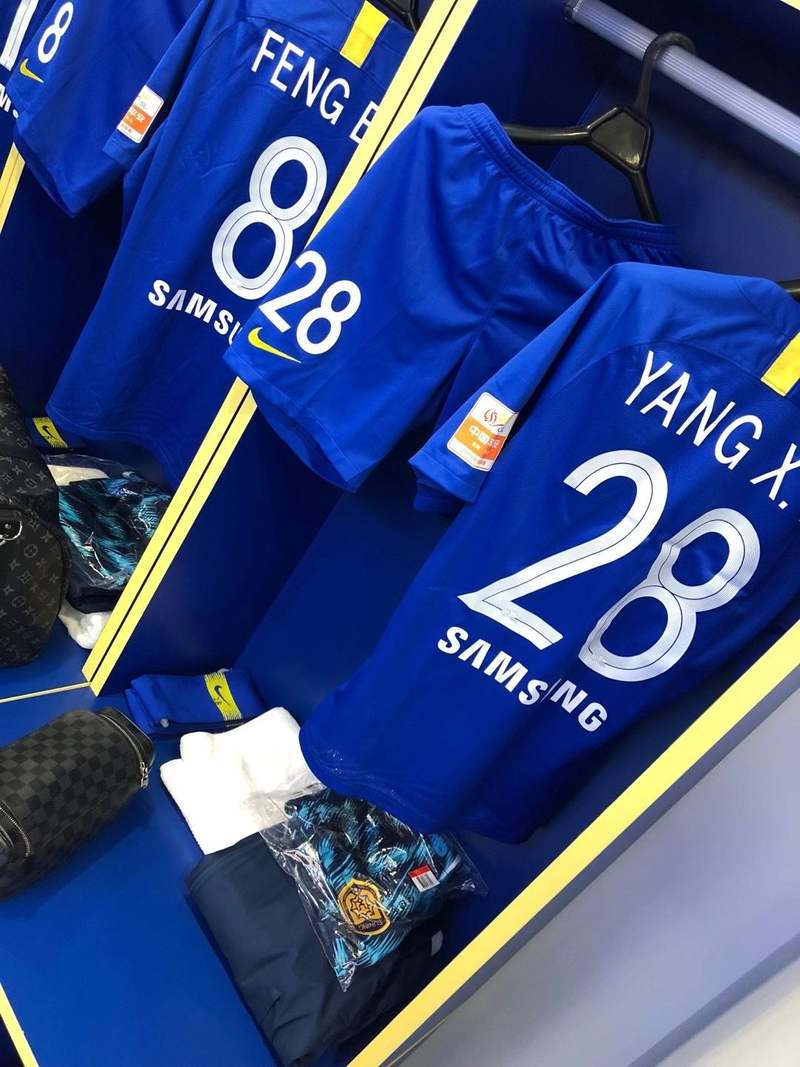 杨笑天在中超时身披28号球衣，如今在“苏超”同样选择了28号球衣。 受访者供图