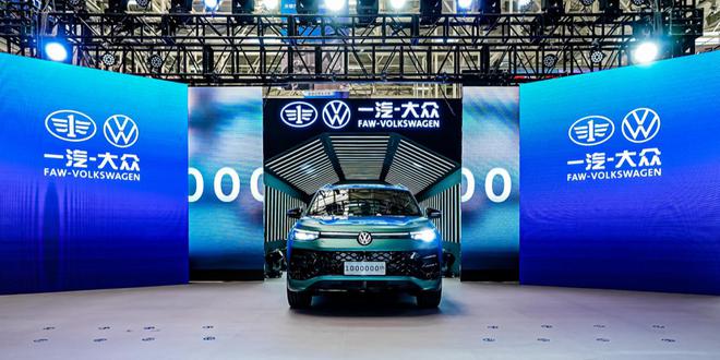 探岳家族第100万辆车下线 燃油车份额紧缩下力推“油电同权”