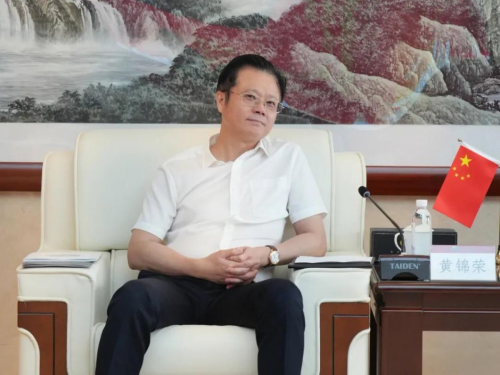▲广东粤桨董事长黄锦荣发言