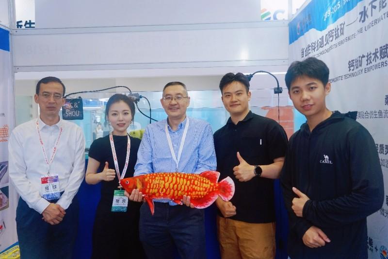 　　<华彩光能和海洋大学参展人员合影>