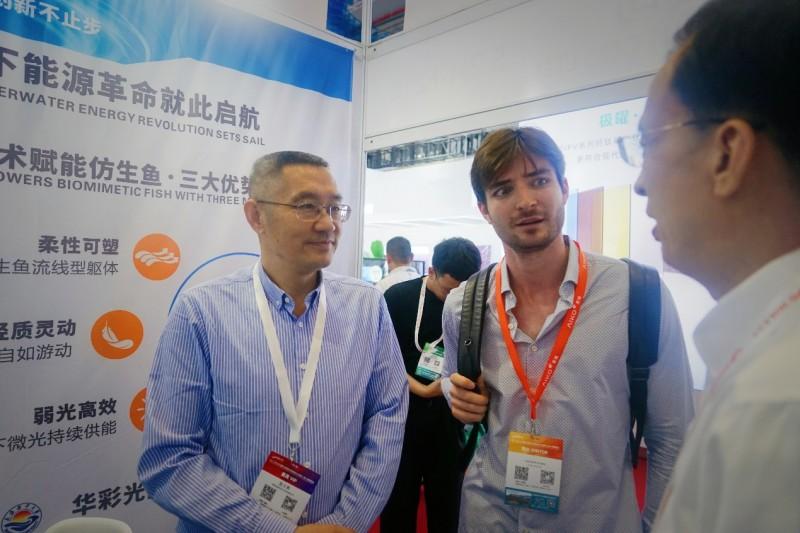 　　<陈大荣董事长现场讲解>