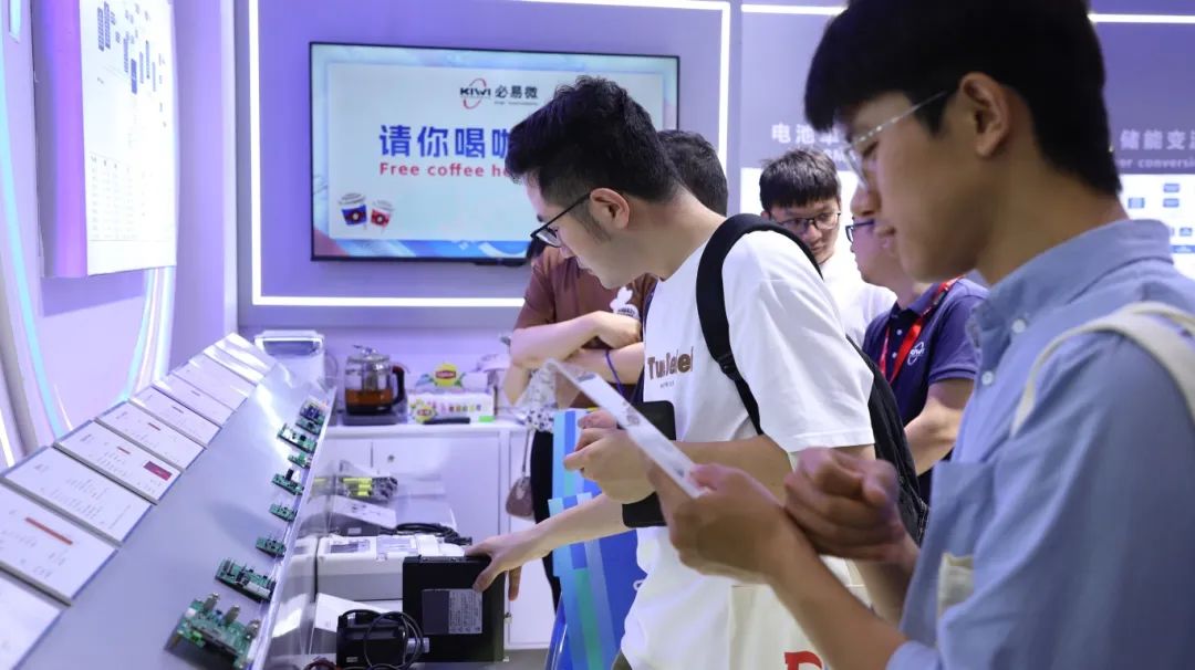 图 5. 必易微展台现场