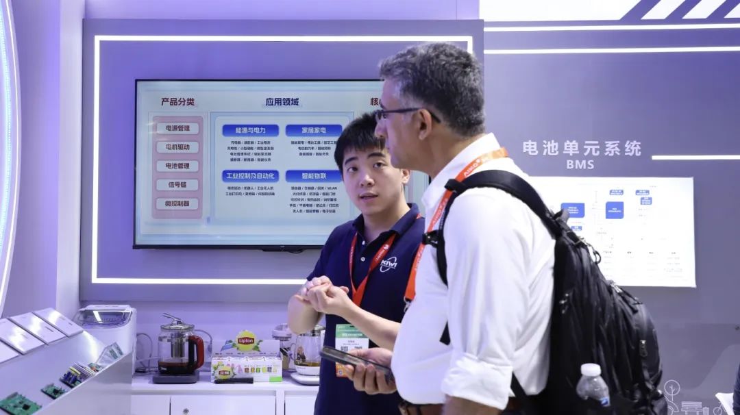 图 5. 必易微展台现场