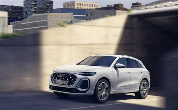 纯电续航100km！全新奥迪Q5插混版官图发布：海外售价52.5万元起