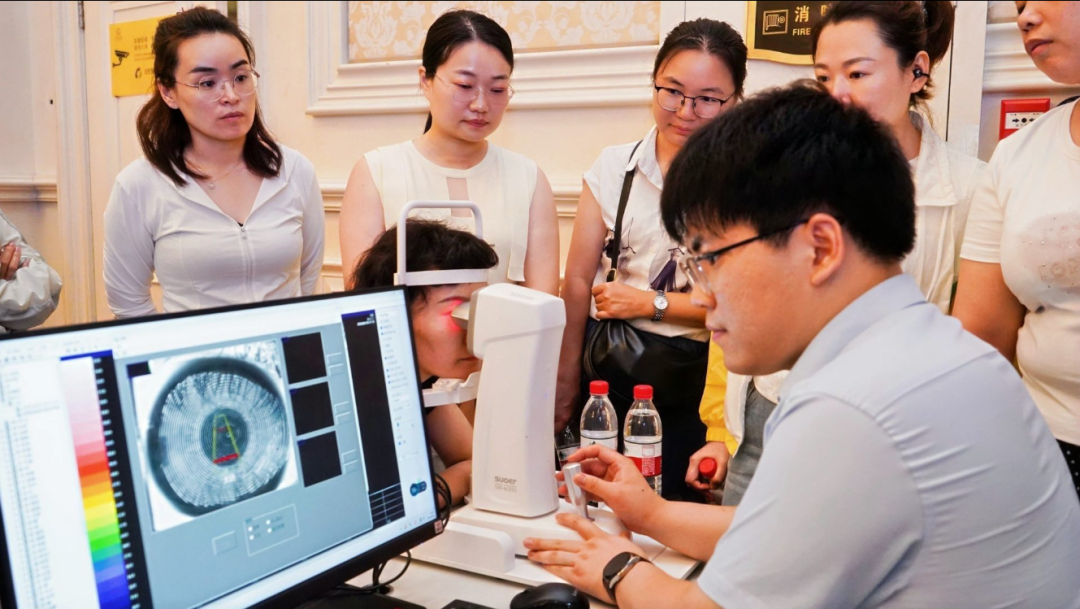 滑动查看访谈及实操图片