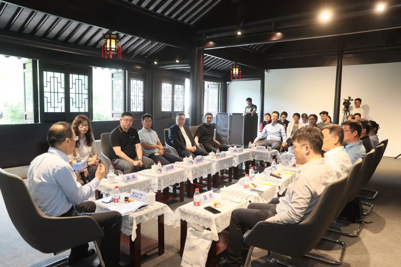 （图为“携手智造 逐梦未来”AI好望角之圆桌“慧谈”活动现场）