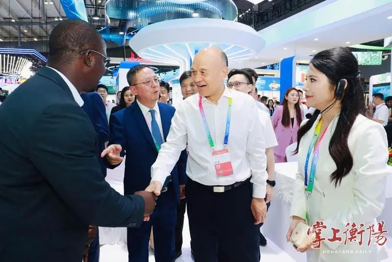 ▲6月12日，刘越高率队来到中国—非洲经贸博览会衡阳形象馆巡展。