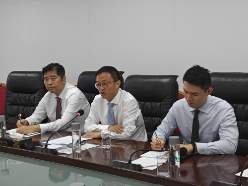 驻马尔代夫大使孔宪华同阿杜市政厅成员座谈