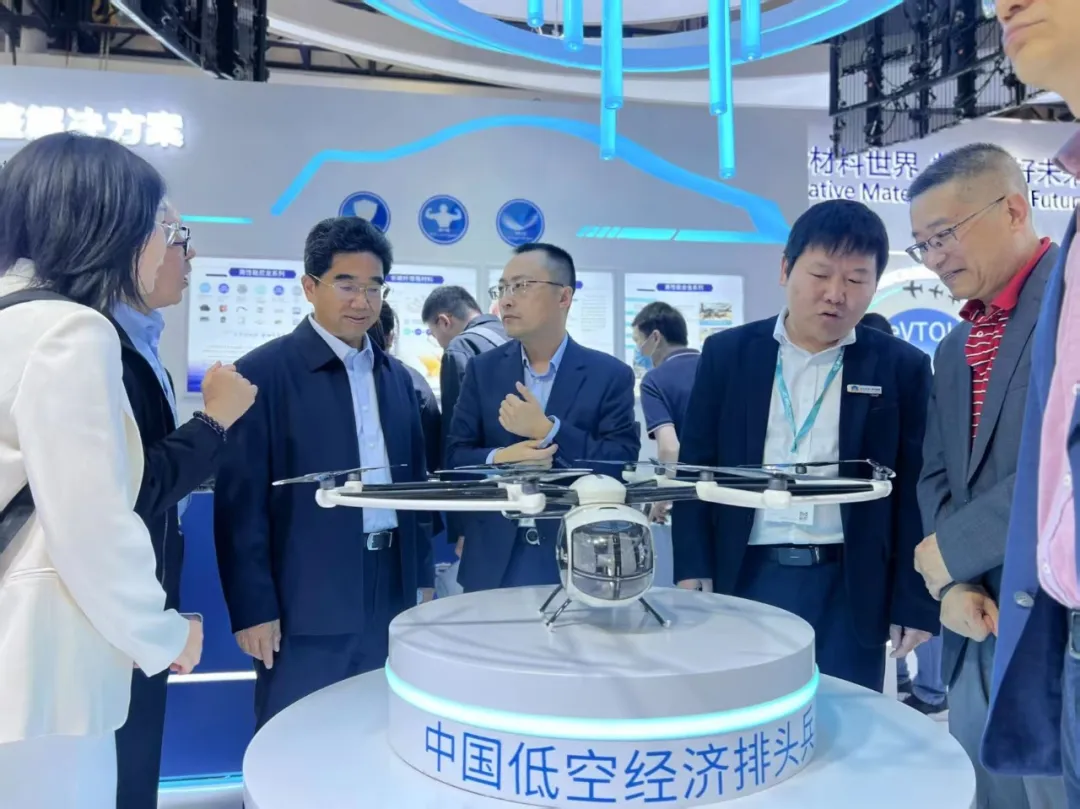 △南京聚隆在CHINAPLAS 2025上展示有关低空经济应用的材料解决方案。(图源:南京聚隆)