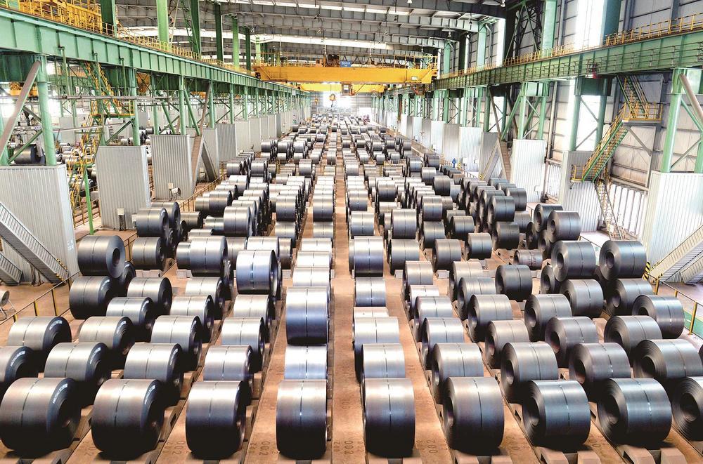 图为首钢京唐钢铁联合有限责任公司智能钢卷库。本报记者 杜雯拓 摄