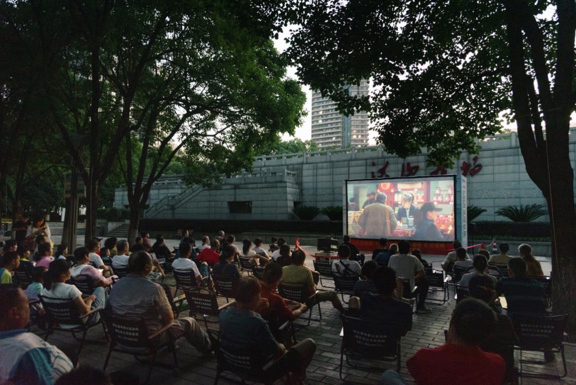 精选《峰爆》等优秀影片，“三大精神”公益电影展映活动在鄂开展