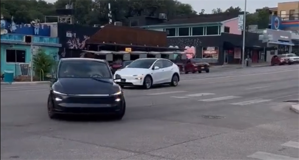 特斯拉无人车开跑 画了这么久的饼 终于可以吃了