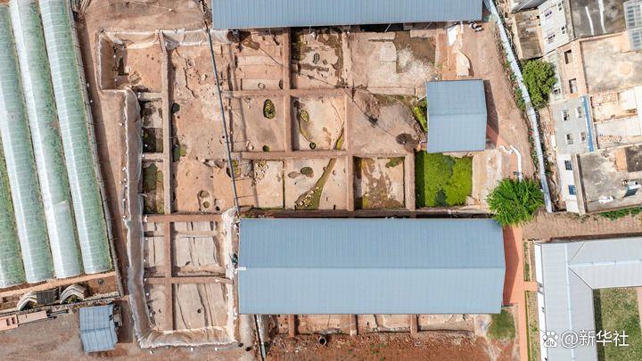 从空中俯瞰云南河泊所遗址现场（无人机照片，2025年4月24日摄）。新华社记者 胡超 摄