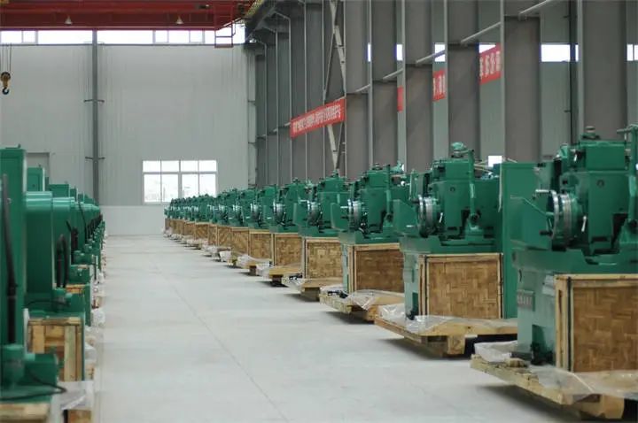 图为贵阳险峰机床即将出厂的产品(无心磨床)