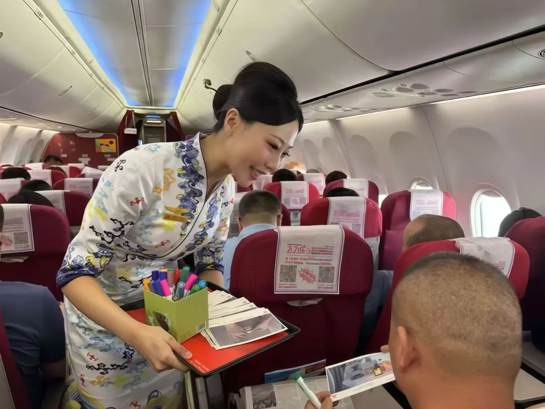 2025年4月,海南航空举办“守护蔚蓝星球,共助绿色航程”主题航班活动