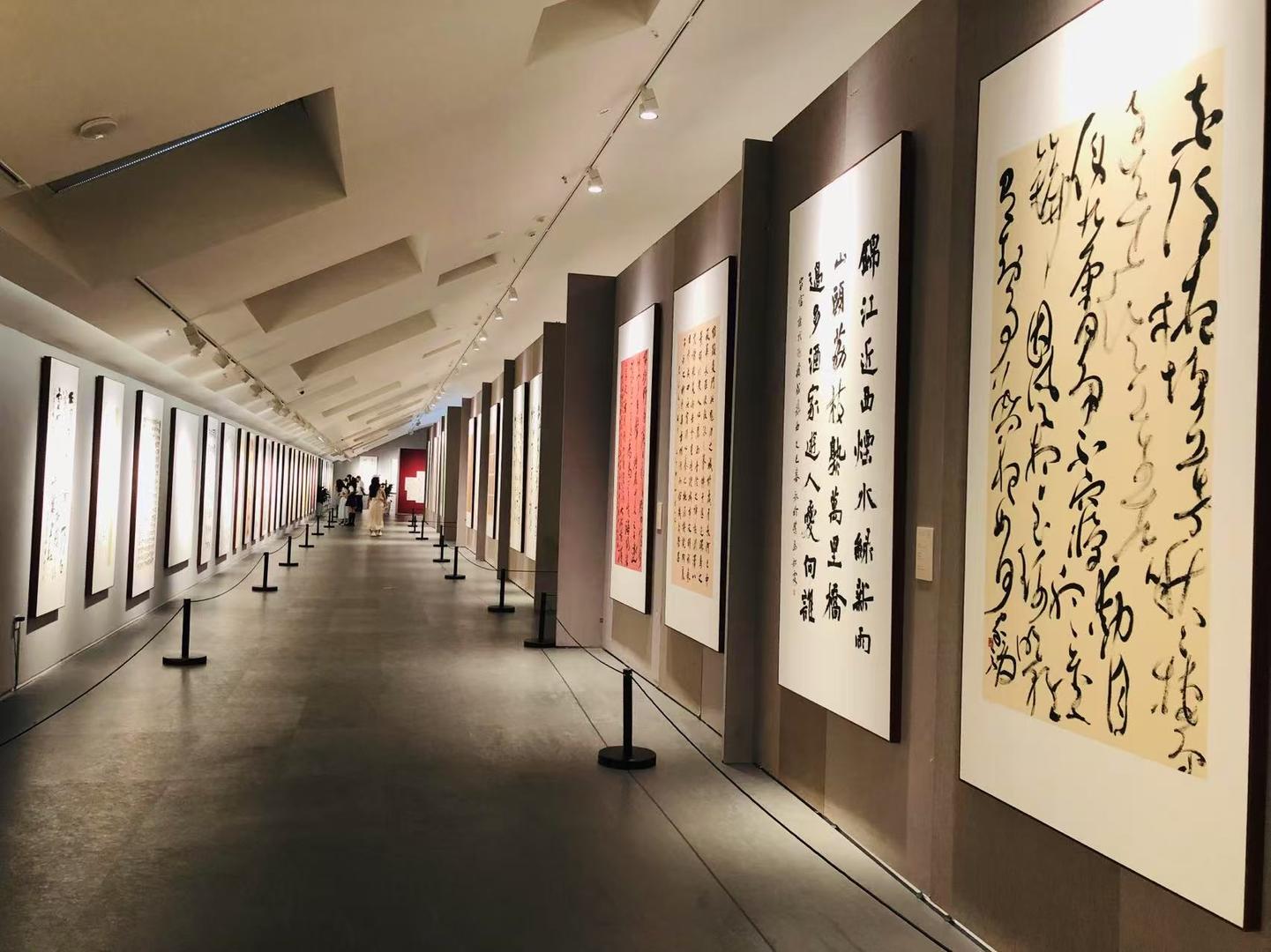 汇集210幅书法力作，第三届副省级城市书法作品邀请展在蓉开幕|书法|书法家|成都市_新浪新闻