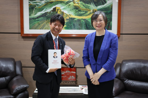 驻名古屋总领事杨娴会见桑名市副市长水谷隼