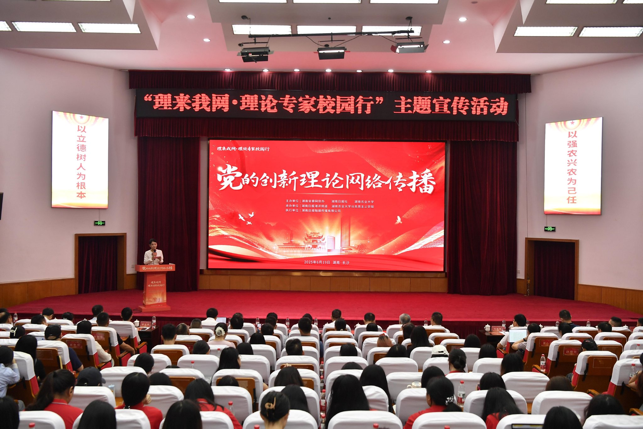 (活动现场 童迪摄)