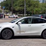 特斯拉无人出租开始接客！30块钱一次