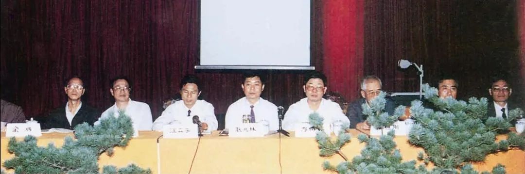 1988年著名白酒专家周恒刚、沈怡方确认四特酒香型属“特香型”
