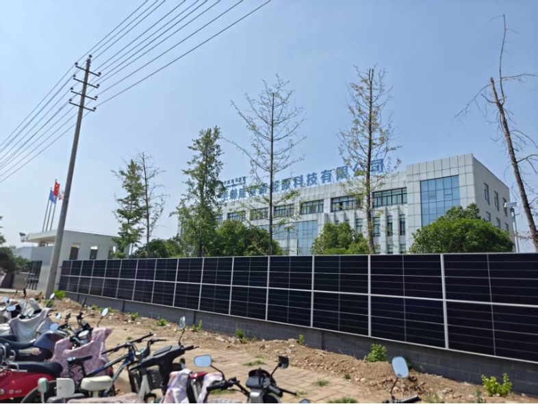 (平煤隆基厂区外围 财联社记者摄)