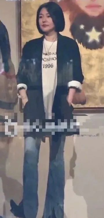 小S和老公许雅钧现身二女儿Lily画展！时隔4个多月首度亮相，范玮琪陈建州夫妇、蔡康永、贾静雯等人送祝贺