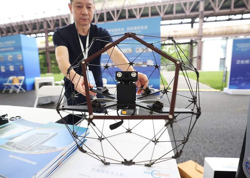 防撞球形无人机。新京报记者 王贵彬 摄