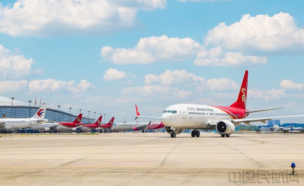 飞机场图片真实照片可保存 f0a9-2e049c9fc921782a59e34dad580297f2.jpg