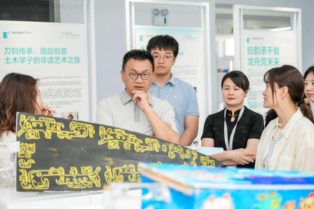 西安欧亚学院董事长胡建波教授与师生交流项目心得。