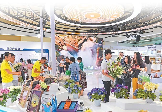 7月6日下午,香港“三个中心 一个高地”主题展览开展仪式在甘肃国际会展中心香港馆举行。新甘肃·甘肃日报记者 田蹊