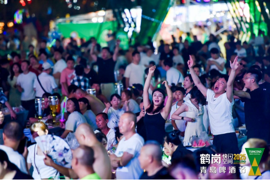 青岛啤酒节不仅是品尝美酒的地方，更是放松身心、享受夏日清爽的世界。（青岛啤酒 供图）