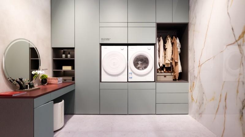 图为建博会现场Lamett乐迈石晶展位新品