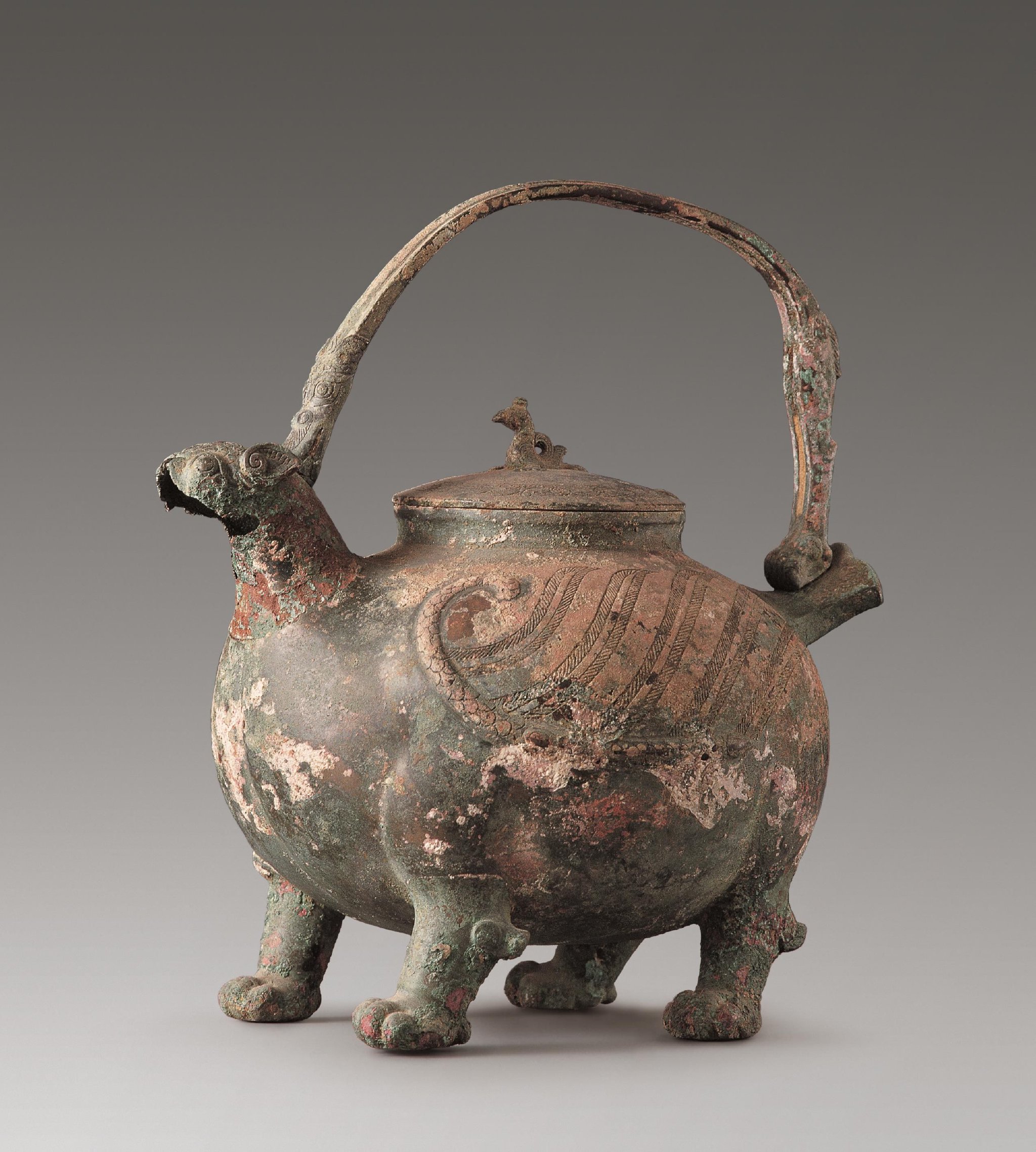 △春秋 翼兽形铜提梁盉 甘肃省博物馆藏