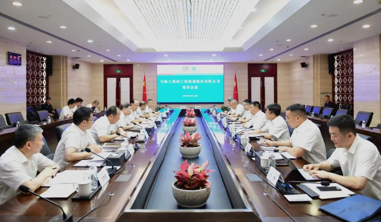 座谈交流现场(图片来源:徐工集团)