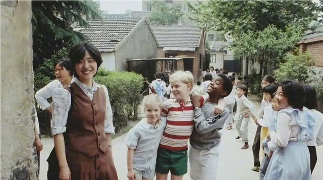 坎耶童年在南京的场景