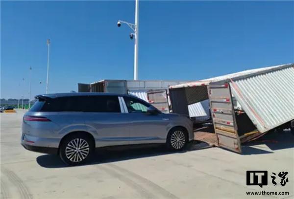 比亚迪腾势 N8L 无伪装实车图曝光，定位为插电混动大型 SUV