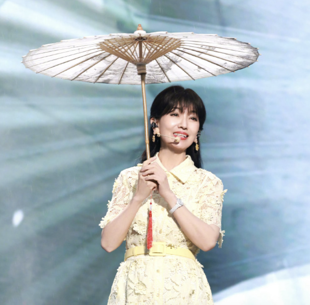 赵雅芝发千字长文分享《新白娘子传奇》演唱会收官感想，首次谈及不扮白素贞造型原因：现在的年龄已无法扮回当年模样