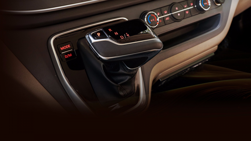 12万轻客推荐能怎么玩？有人拉货赚钱，有人改成床车旅行，新途V80都搞得定