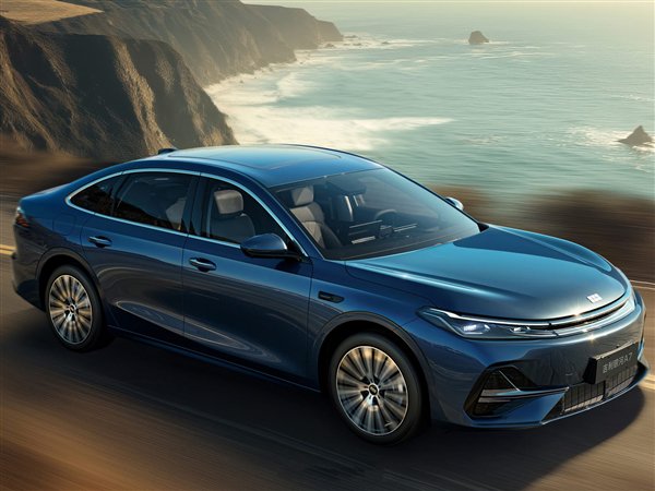 吉利真拼了！续航2100km的全新银河A7新增两车型：售价降至9.78万