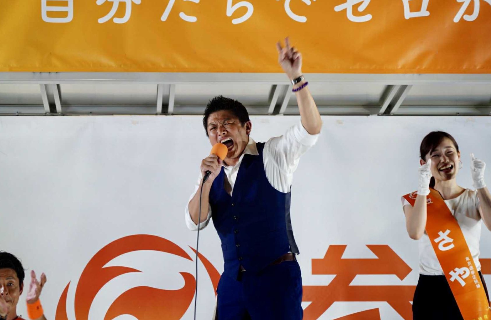 (神谷宗币进行选举拉票)