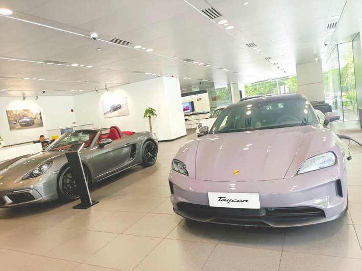 超豪华汽车征税标准调整 有车型一夜涨价十几万元