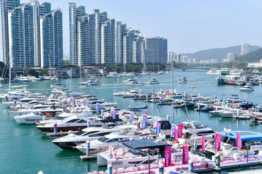 第五届消博会三亚国际游艇展水上展区 图片来源:新华社