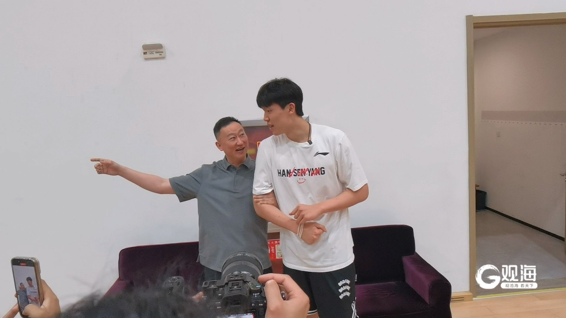 杨瀚森回家了！“感谢青岛男篮和刘导的悉心培养”