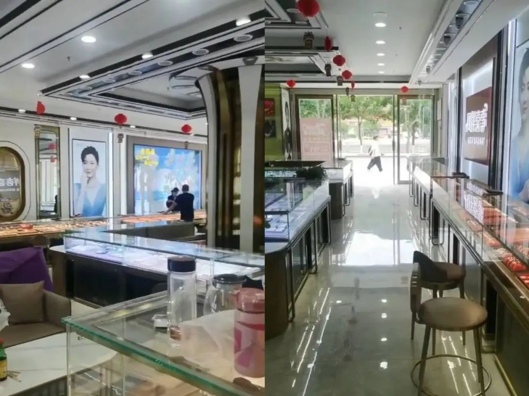 洪灾前店里摆放的首饰(受访者供图)