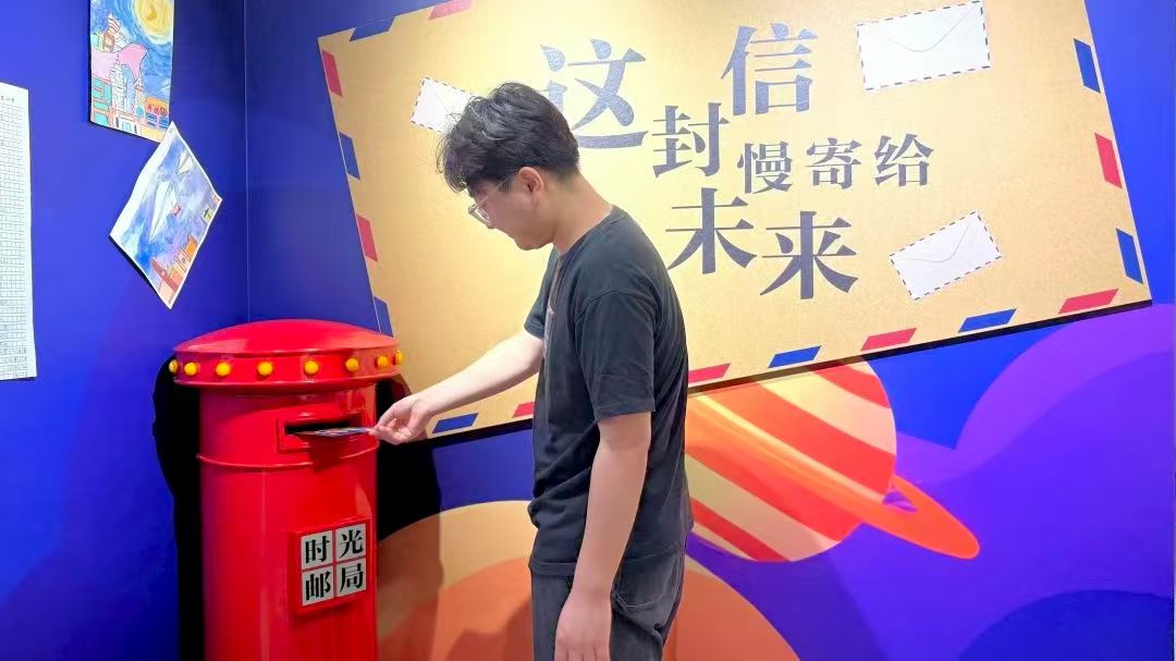 大朋友尋找童年樂趣。