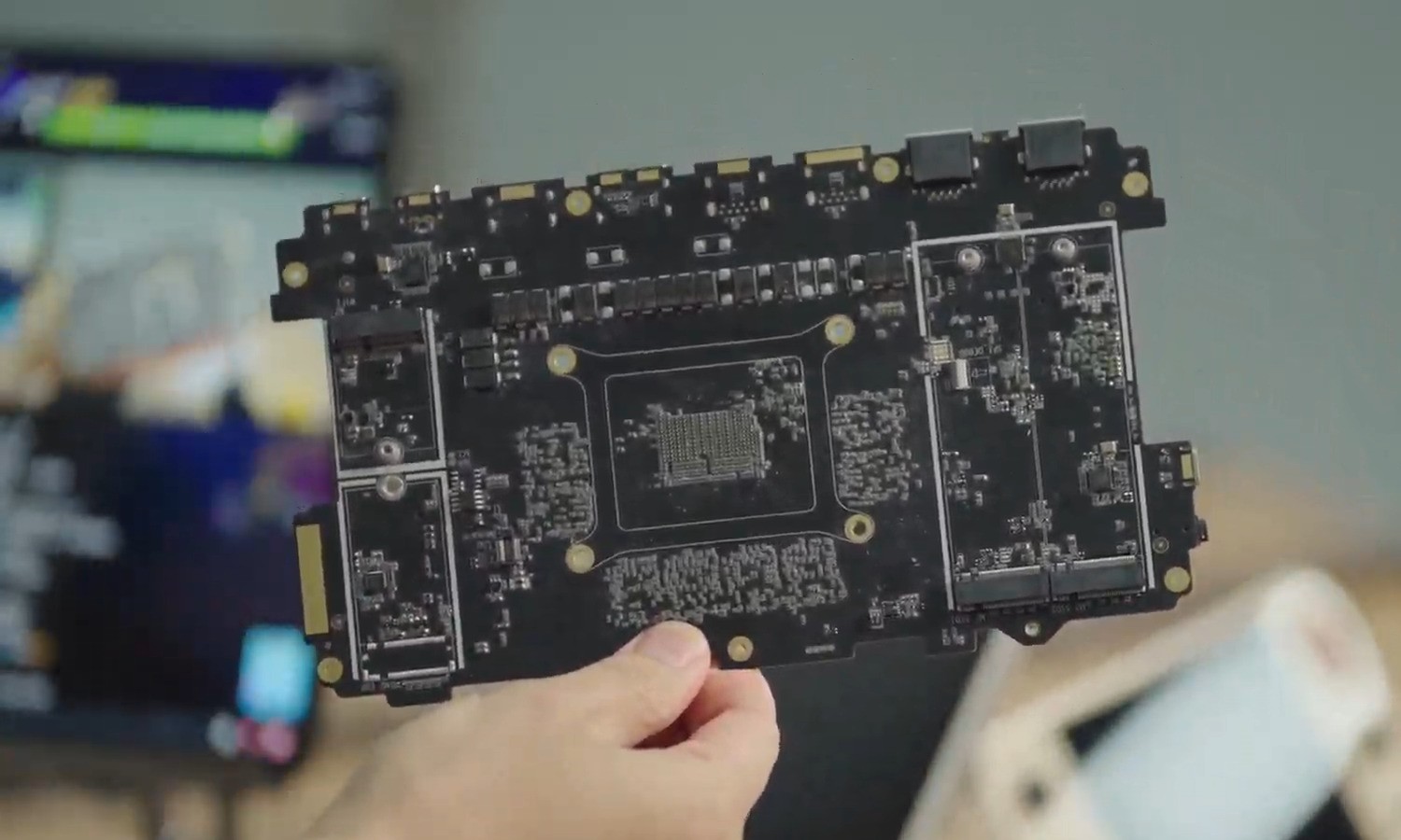 ▲ 下方为迷你主机外壳