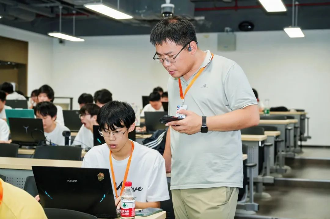 左滑查看更多决赛照片
