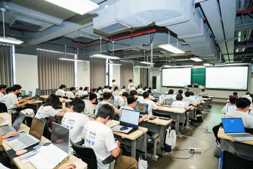 左滑查看更多决赛照片