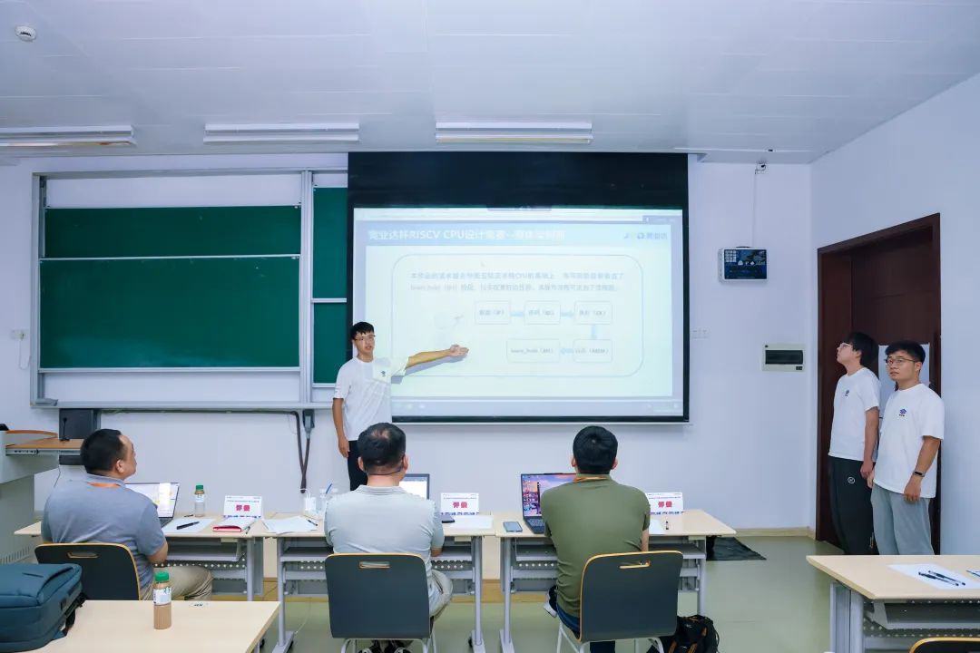 左滑查看更多决赛照片